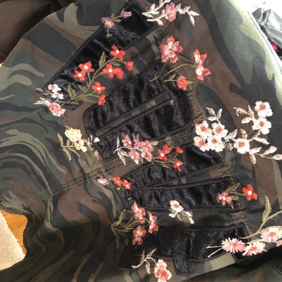 American Eagle Camouflage LOVE jacket/coat M So stylish&Fun! Tons of compliments - Picture 3 of 15